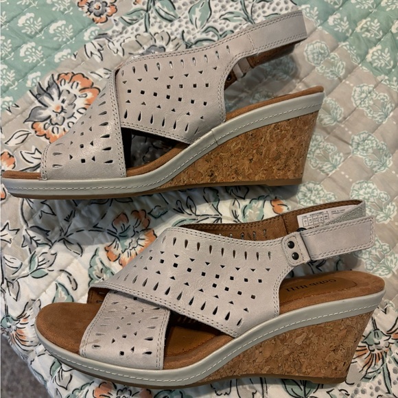 Cobb Hill brand new beige wedge sandals - Picture 9 of 10